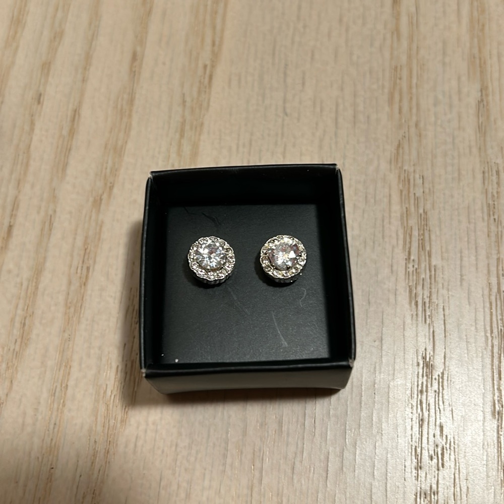 Avon signature collection earrings